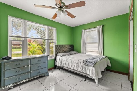 House in Casselberry, Florida 4 bedrooms, 285.02 sq.m. № 1840204 - photo 22