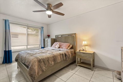 House in Casselberry, Florida 4 bedrooms, 285.02 sq.m. № 1840204 - photo 25