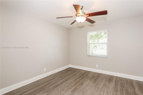 Casa en alquiler en Delray Beach, Florida, 3 dormitorios, 120.59 m2 № 1891505 - foto 13