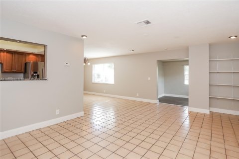 Casa en alquiler en Delray Beach, Florida, 3 dormitorios, 120.59 m2 № 1891505 - foto 2