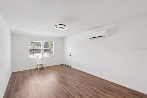 Villa ou maison à vendre à Deltona, Floride: 3 chambres, 113.06 m2 № 2151824 - photo 13