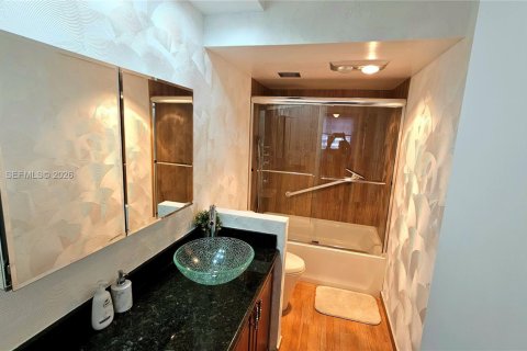 Condo in Hallandale Beach, Florida, 2 bedrooms  № 2030111 - photo 25
