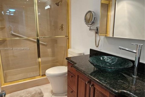 Condo in Hallandale Beach, Florida, 2 bedrooms  № 2030111 - photo 13