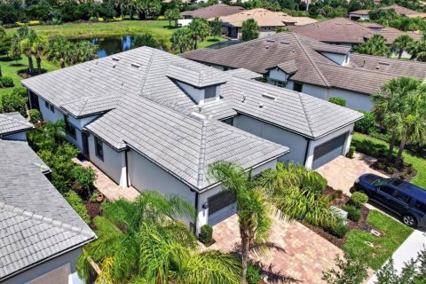 House in Sarasota, Florida 2 bedrooms, 143.81 sq.m. № 2147767 - photo 3