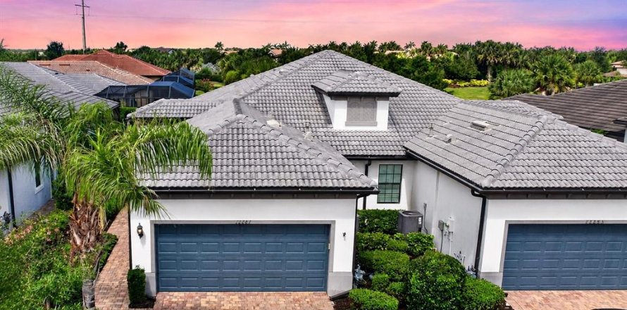 House in Sarasota, Florida 2 bedrooms, 143.81 sq.m. № 2147767