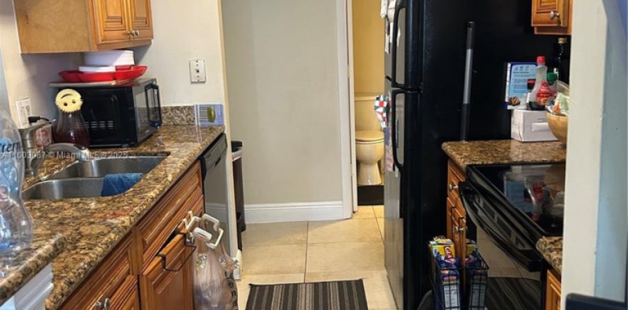 Condo in Tamarac, Florida, 1 bedroom  № 1868074
