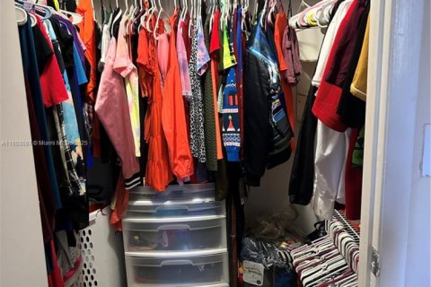 Condo in Tamarac, Florida, 1 bedroom  № 1868074 - photo 10