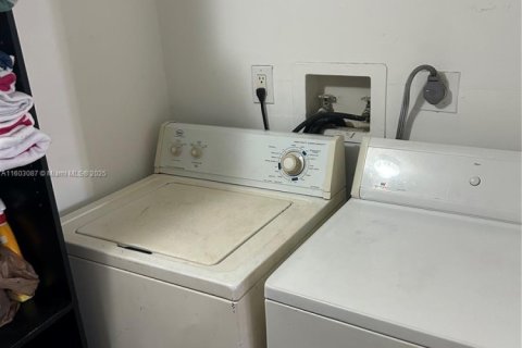 Condo in Tamarac, Florida, 1 bedroom  № 1868074 - photo 4