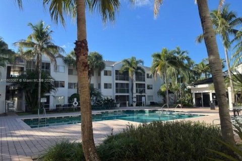 Condo in Tamarac, Florida, 1 bedroom  № 1868074 - photo 11