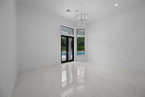 House in West Palm Beach, Florida 4 bedrooms, 331.01 sq.m. № 2191802 - photo 21
