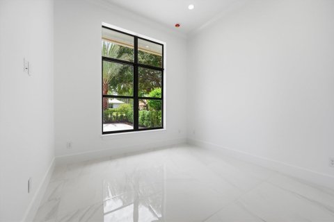 House in West Palm Beach, Florida 4 bedrooms, 331.01 sq.m. № 2191802 - photo 18