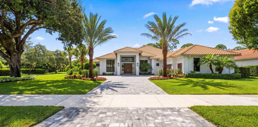 House in West Palm Beach, Florida 4 bedrooms, 331.01 sq.m. № 2191802