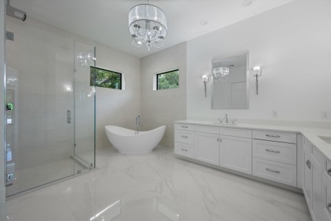 House in West Palm Beach, Florida 4 bedrooms, 331.01 sq.m. № 2191802 - photo 24