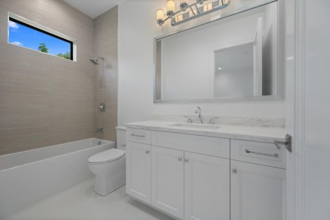 House in West Palm Beach, Florida 4 bedrooms, 331.01 sq.m. № 2191802 - photo 29