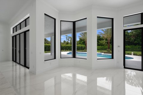 House in West Palm Beach, Florida 4 bedrooms, 331.01 sq.m. № 2191802 - photo 12