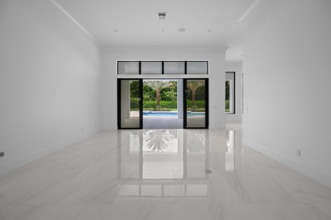 House in West Palm Beach, Florida 4 bedrooms, 331.01 sq.m. № 2191802 - photo 6
