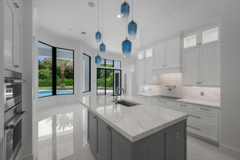House in West Palm Beach, Florida 4 bedrooms, 331.01 sq.m. № 2191802 - photo 15