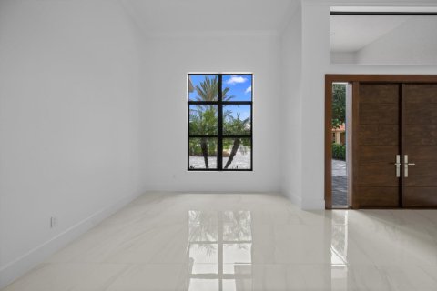 House in West Palm Beach, Florida 4 bedrooms, 331.01 sq.m. № 2191802 - photo 8