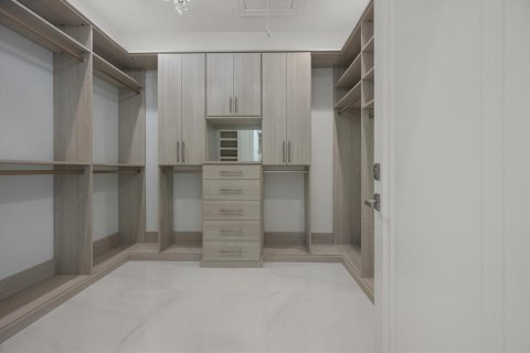 House in West Palm Beach, Florida 4 bedrooms, 331.01 sq.m. № 2191802 - photo 23