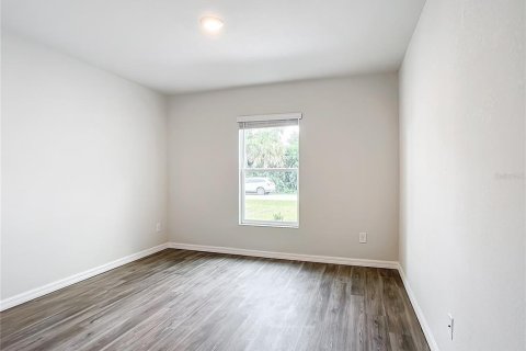 House in Port Charlotte, Florida 4 bedrooms, 150.22 sq.m. № 1888602 - photo 10
