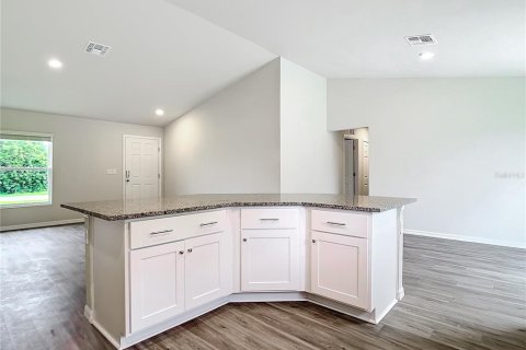 House in Port Charlotte, Florida 4 bedrooms, 150.22 sq.m. № 1888602 - photo 6