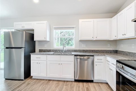 House in Port Charlotte, Florida 4 bedrooms, 150.22 sq.m. № 1888602 - photo 7