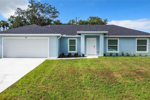 House in Port Charlotte, Florida 4 bedrooms, 150.22 sq.m. № 1888602 - photo 1