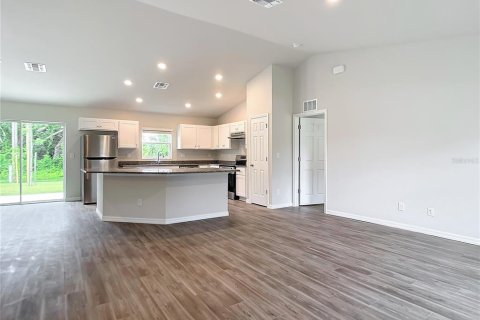 House in Port Charlotte, Florida 4 bedrooms, 150.22 sq.m. № 1888602 - photo 3