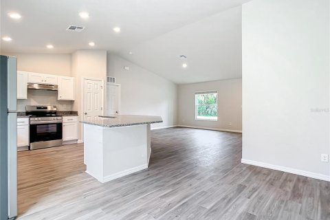 House in Port Charlotte, Florida 4 bedrooms, 150.22 sq.m. № 1888602 - photo 9