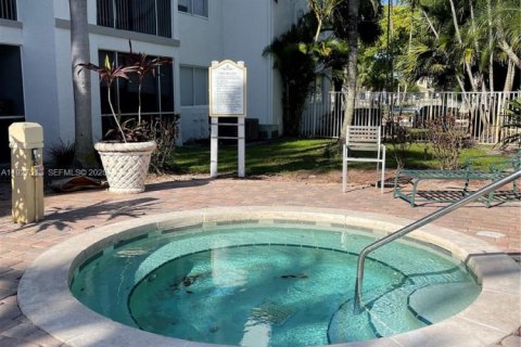 Copropriété à vendre à Tamarac, Floride: 1 chambre, 57.13 m2 № 1988618 - photo 29