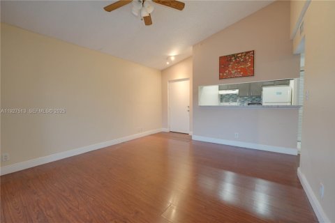 Copropriété à vendre à Tamarac, Floride: 1 chambre, 57.13 m2 № 1988618 - photo 4