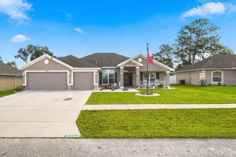 Villa ou maison à Brooksville, Floride 4 chambres, 212.75 m2 № 2419680