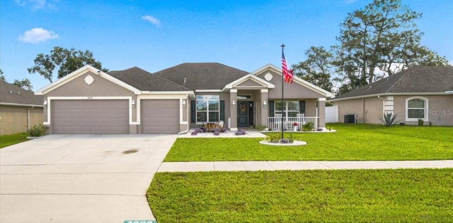 Villa ou maison à Brooksville, Floride 4 chambres, 212.75 m2 № 2419680