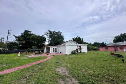 House in Homestead, Florida 2 bedrooms, 237.55 sq.m. № 1975420 - photo 1