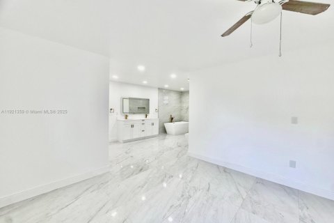 House in Homestead, Florida 2 bedrooms, 237.55 sq.m. № 1975420 - photo 6
