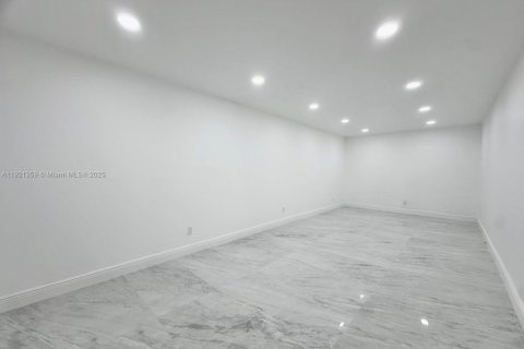 House in Homestead, Florida 2 bedrooms, 237.55 sq.m. № 1975420 - photo 8