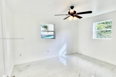 House in Homestead, Florida 2 bedrooms, 237.55 sq.m. № 1975420 - photo 4