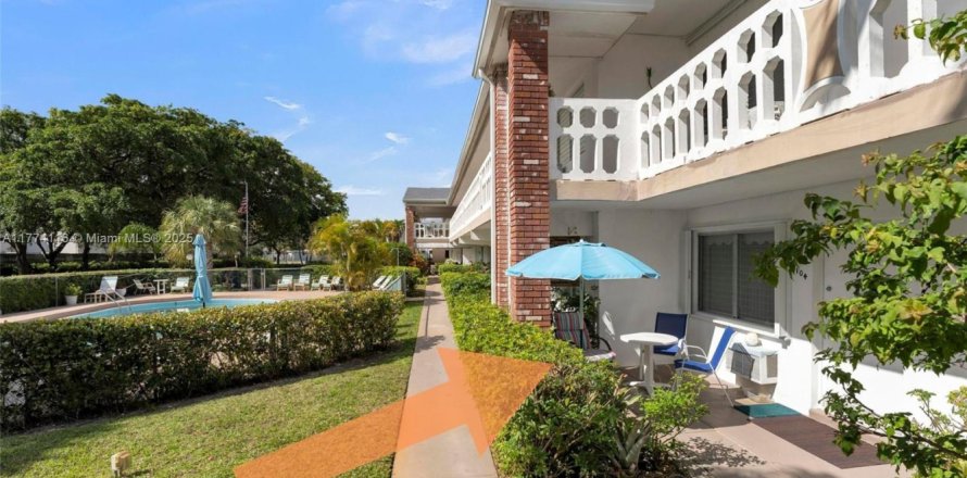 Condo in Hollywood, Florida, 2 bedrooms № 1985587
