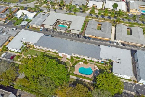 Condo in Hollywood, Florida, 2 bedrooms № 1985587 - photo 20