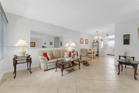 Condo in Hollywood, Florida, 2 bedrooms № 1985587 - photo 6