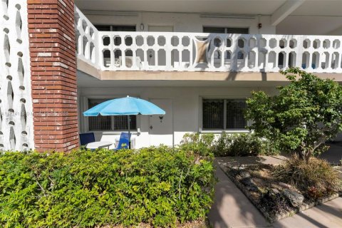 Condo in Hollywood, Florida, 2 bedrooms № 1985587 - photo 18