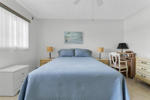 Condo in Hollywood, Florida, 2 bedrooms № 1985587 - photo 15