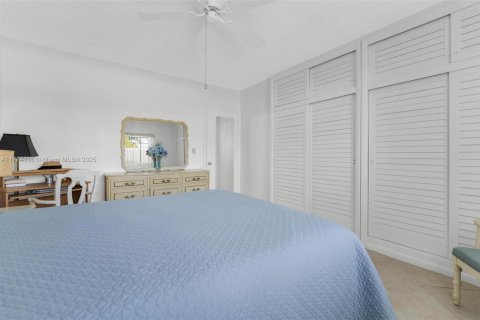 Condo in Hollywood, Florida, 2 bedrooms № 1985587 - photo 16