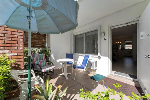 Condo in Hollywood, Florida, 2 bedrooms № 1985587 - photo 3