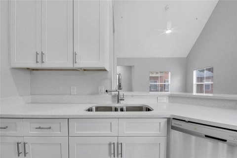 Condo in Orlando, Florida, 2 bedrooms  № 1918240 - photo 9