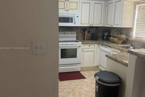 Touwnhouse à vendre à Palm Springs, Floride: 3 chambres, 143.35 m2 № 2002215 - photo 12