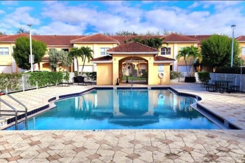 Таунхаус в Палм Спрингс, Флорида 3 спальни, 143.35м2 № 2002215