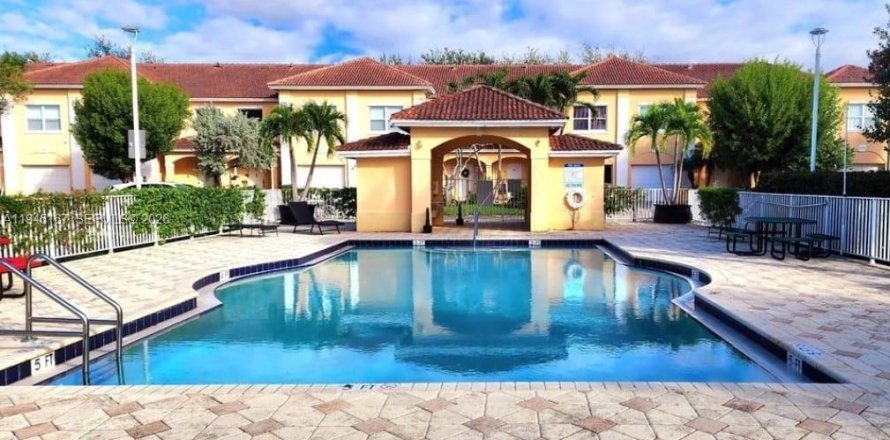 Touwnhouse à Palm Springs, Floride 3 chambres, 143.35 m2 № 2002215
