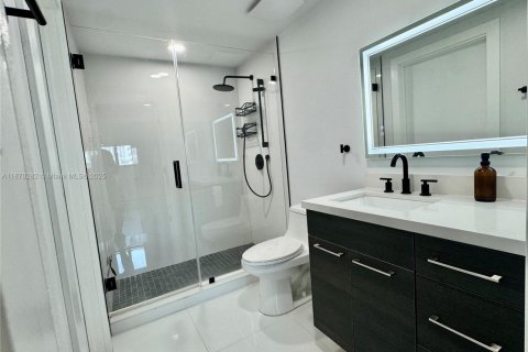 Condominio en alquiler en Miami, Florida, 1 dormitorio, 59.27 m2 № 1923258 - foto 1
