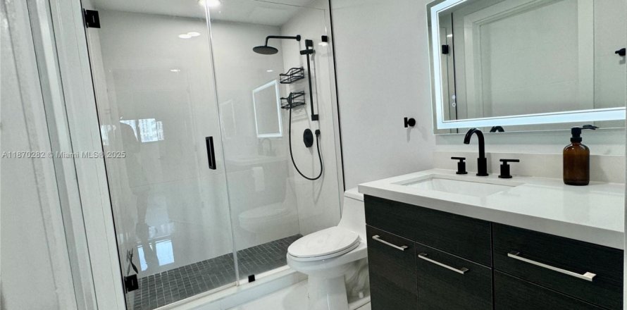 Condominio en Miami, Florida, 1 dormitorio № 1923258